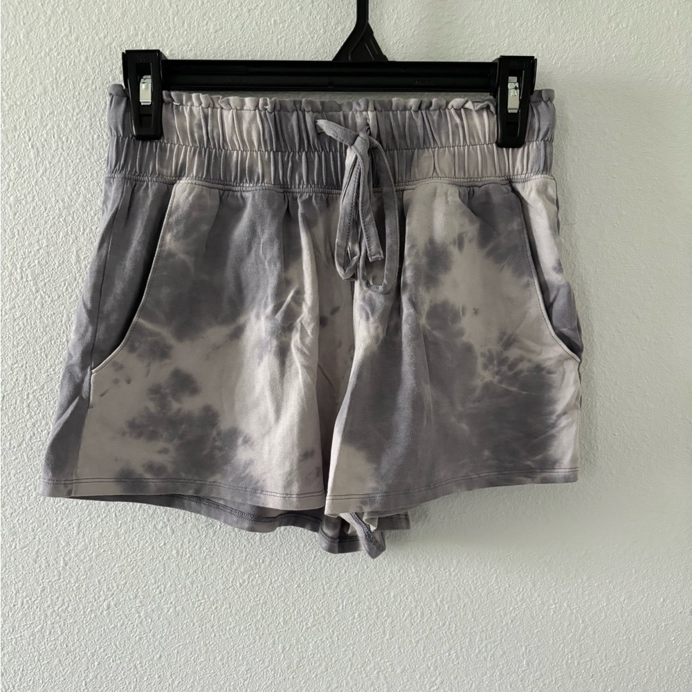 Gray tie-dye shorts